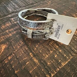 Expandable double buckle bracelet